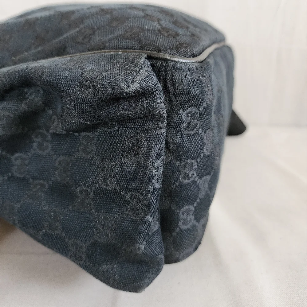 ✨️GUCCI GG Canvas Diaper Messenger Bag
